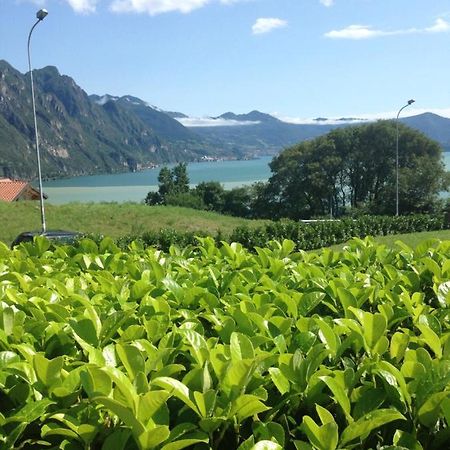 Villa Mirella: Casa Vista Lago Con Piscina Riva di Solto Eksteriør billede